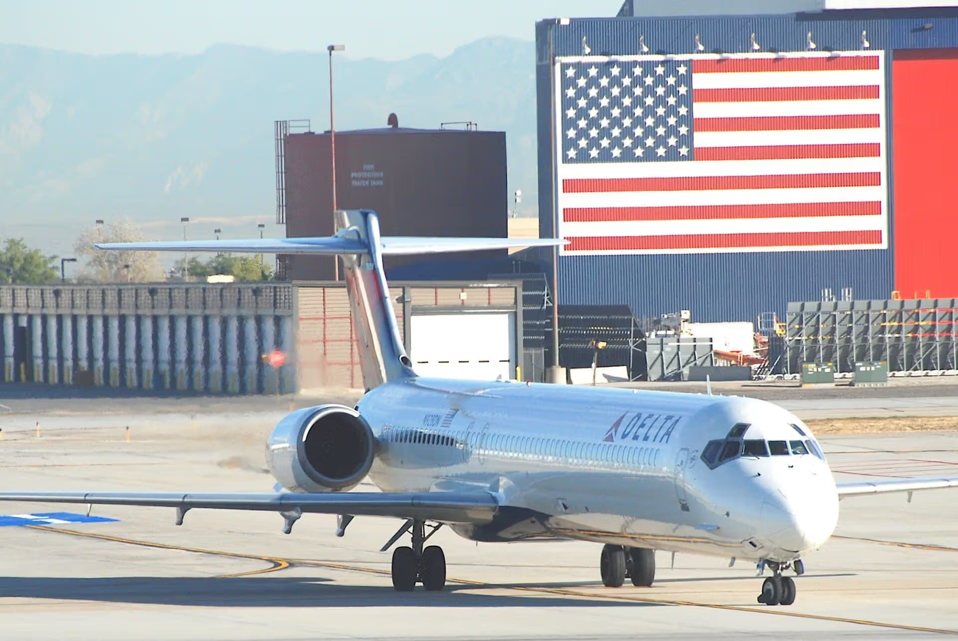 N928DN — Douglas