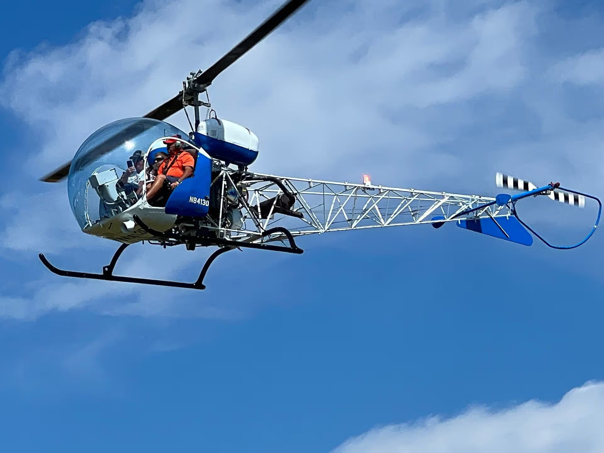 N8413D — Helicopter