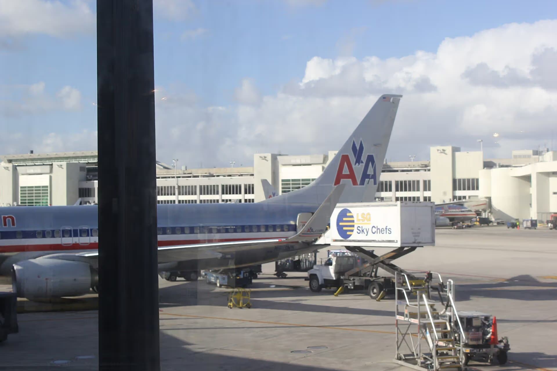 N813NN — Twin-engine aircraft