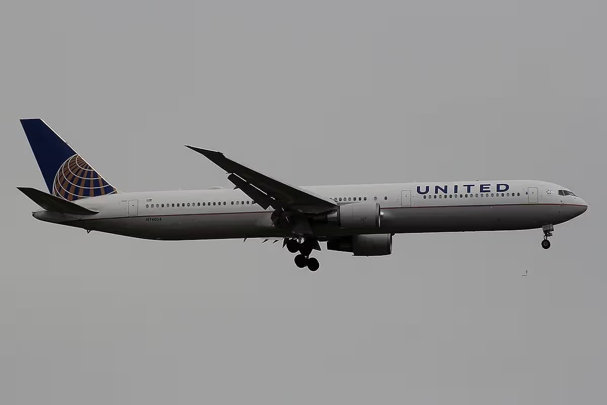 N76054 — Boeing