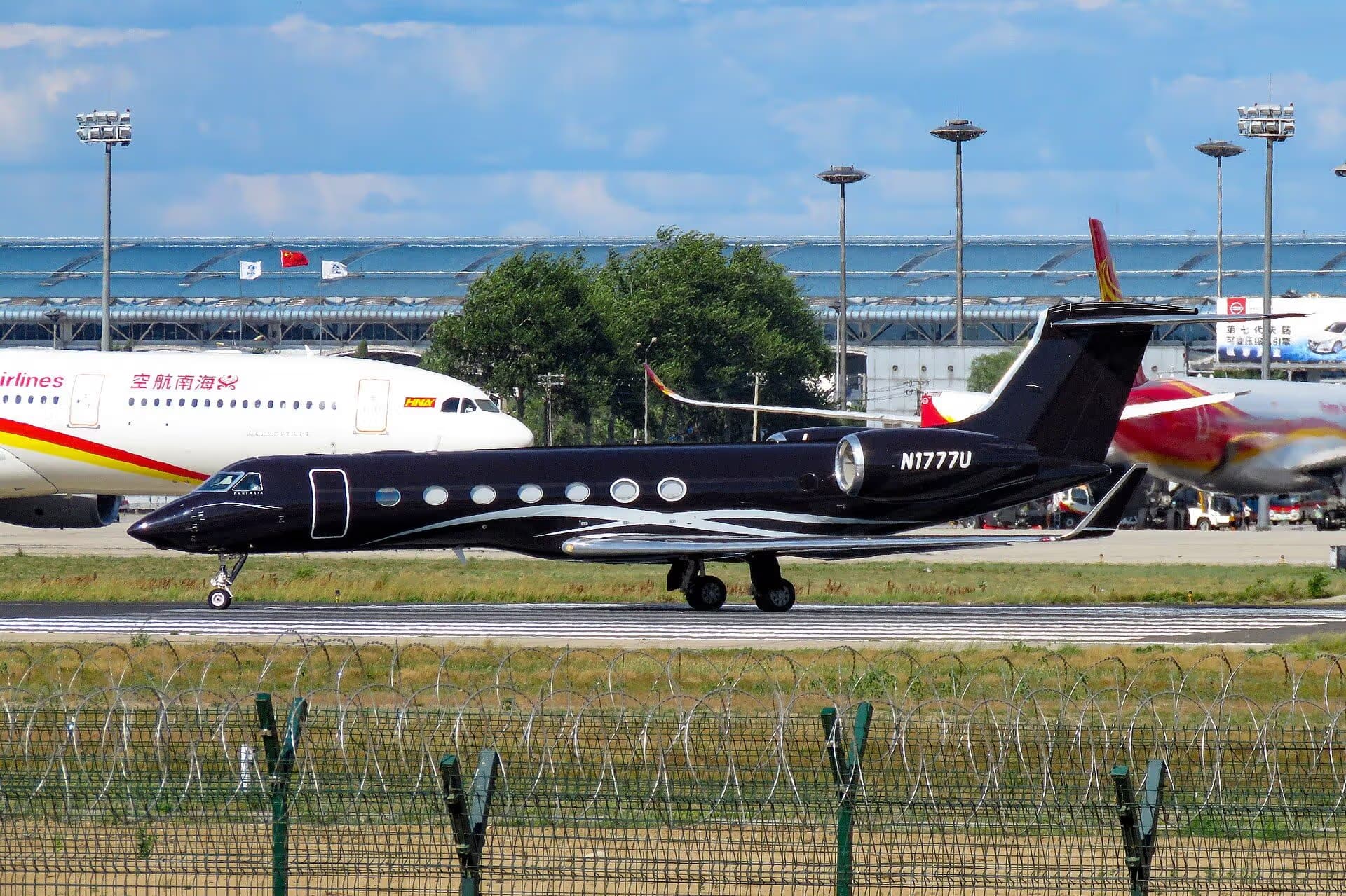 N1777U — Business jet