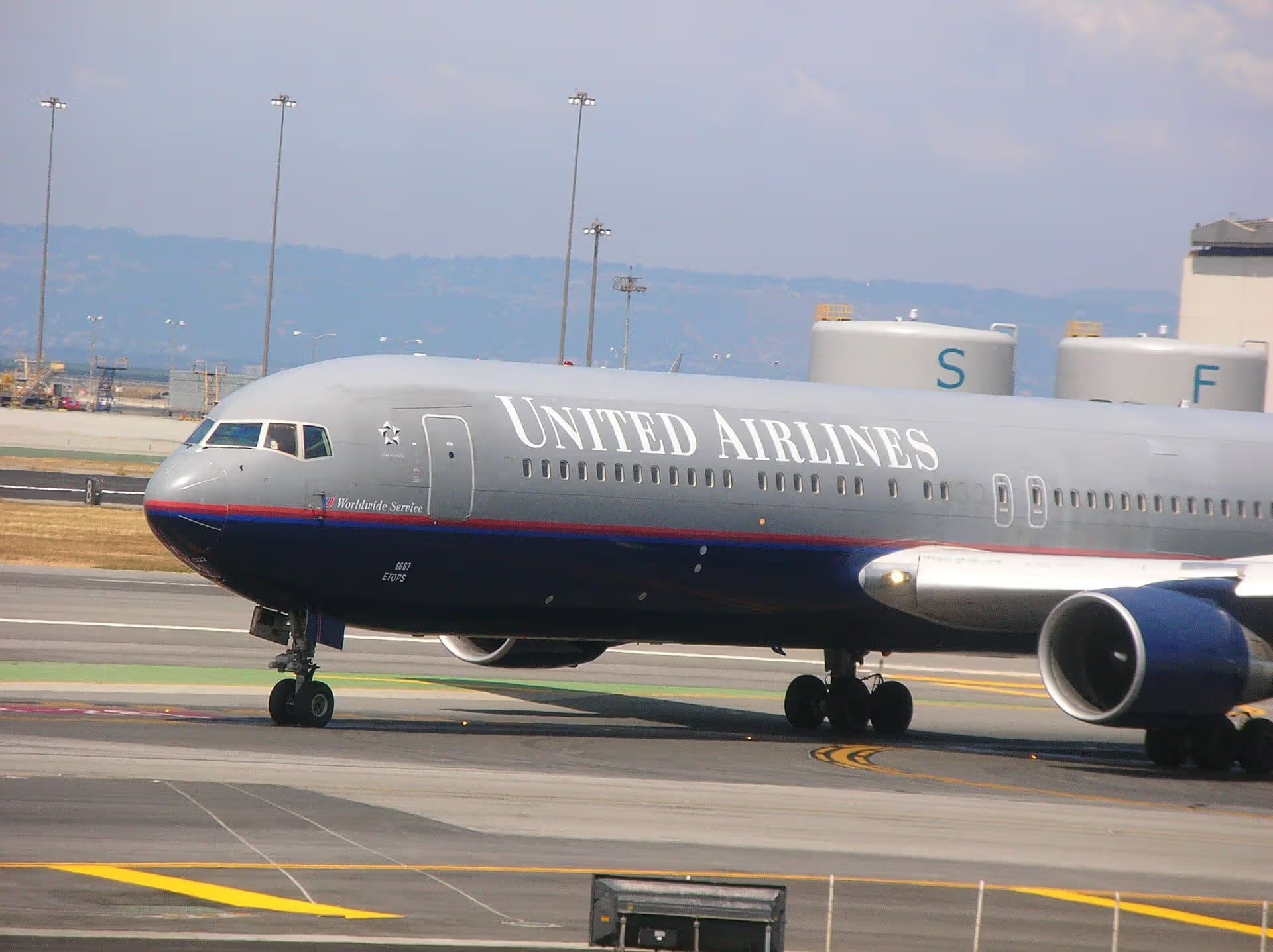 N667UA — Boeing