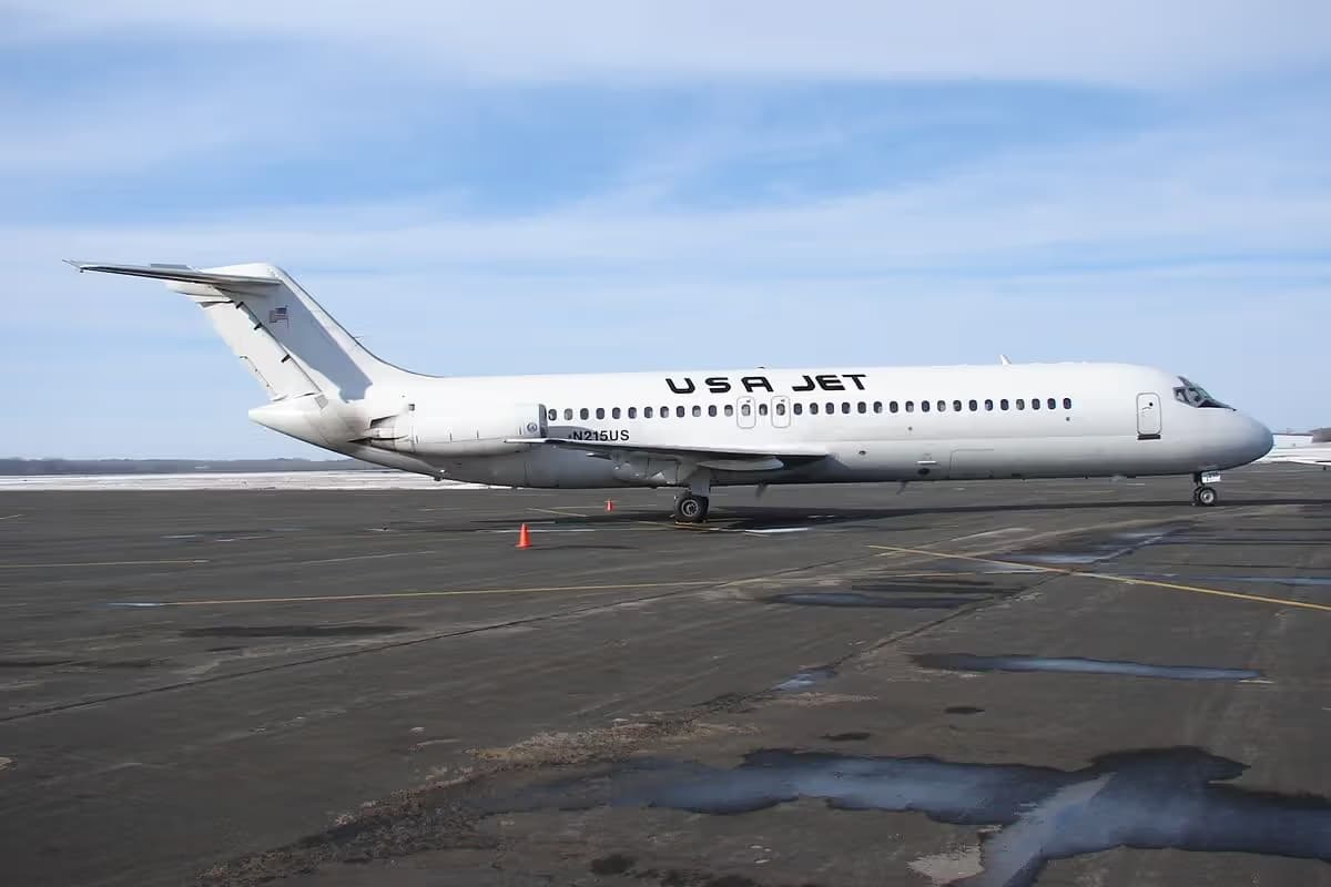 N215US — Douglas