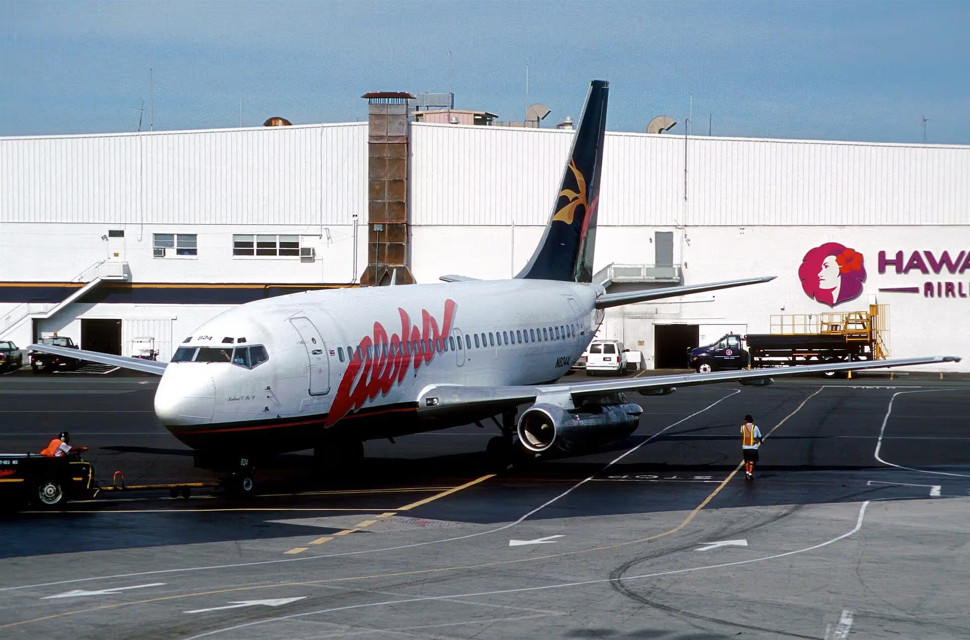 N824AL — Twin-engine aircraft