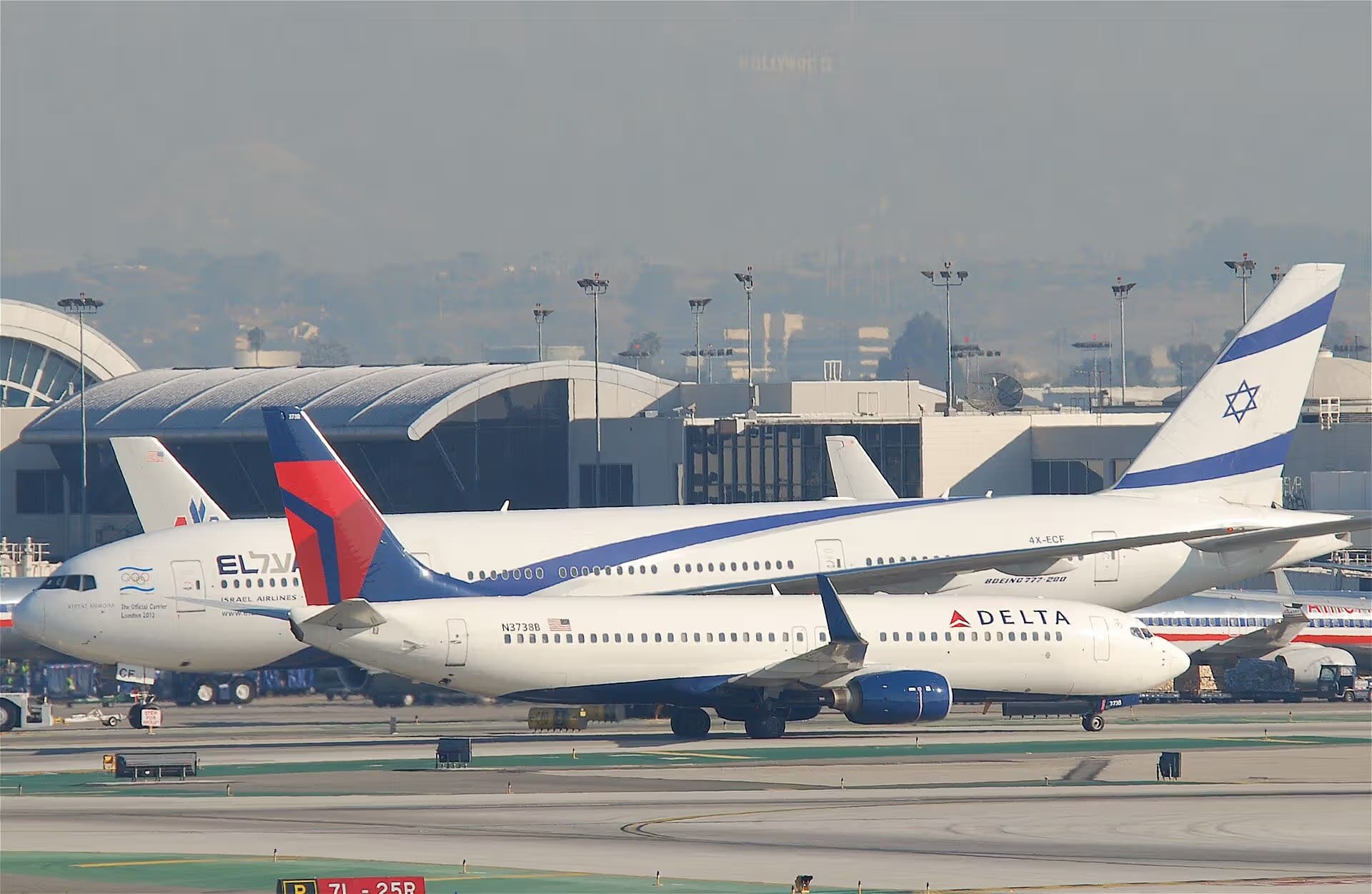 N3738B — Twin-engine aircraft