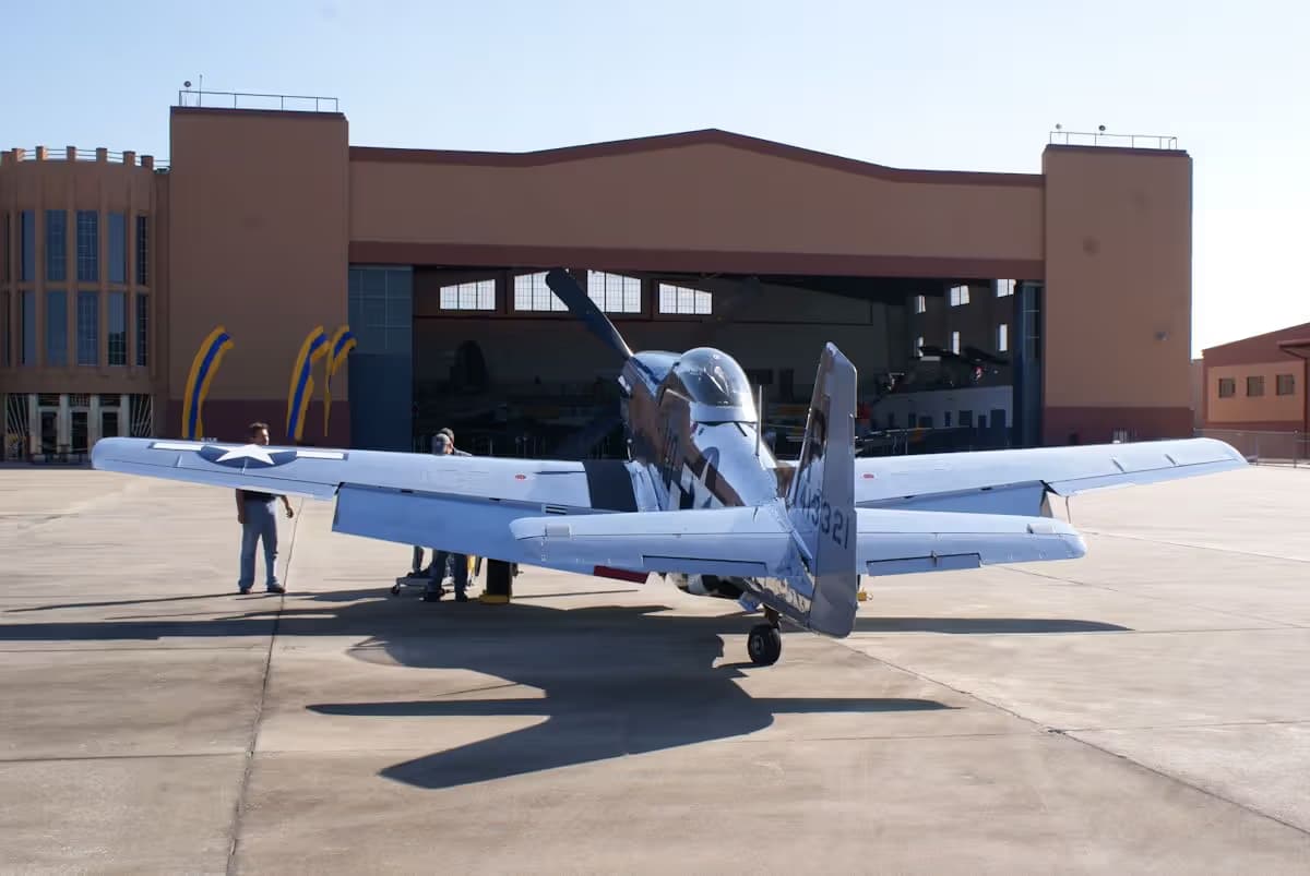 Unidentified — Single-engine aircraft