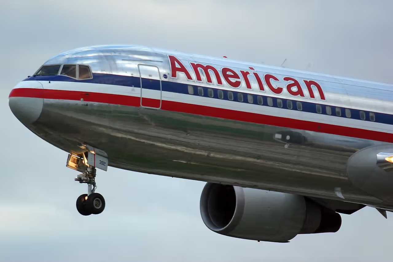 N392AN — Twin-engine aircraft