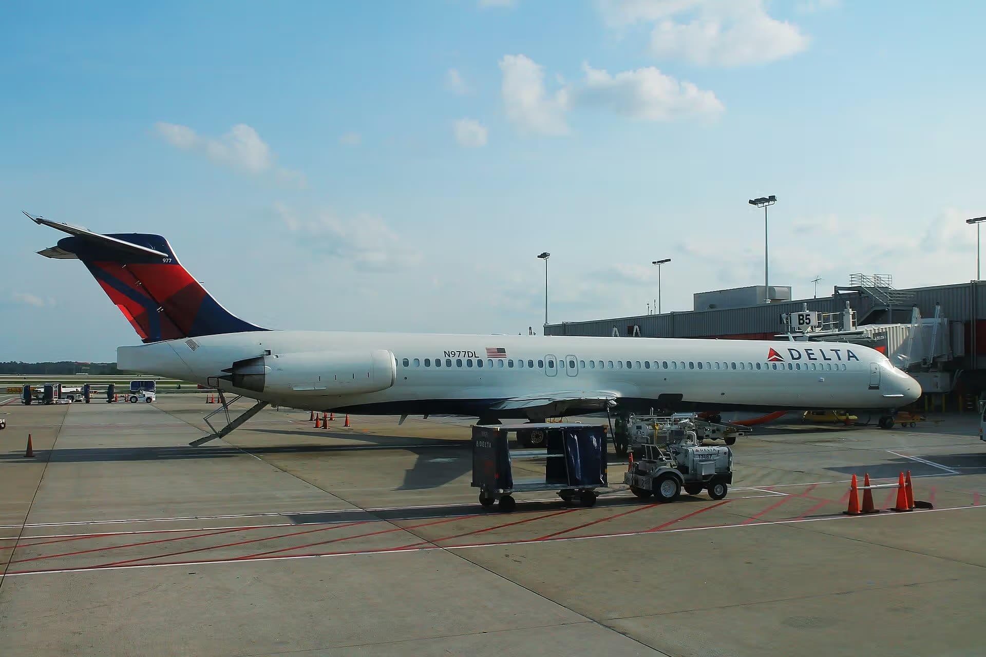 N977DL — Aircraft