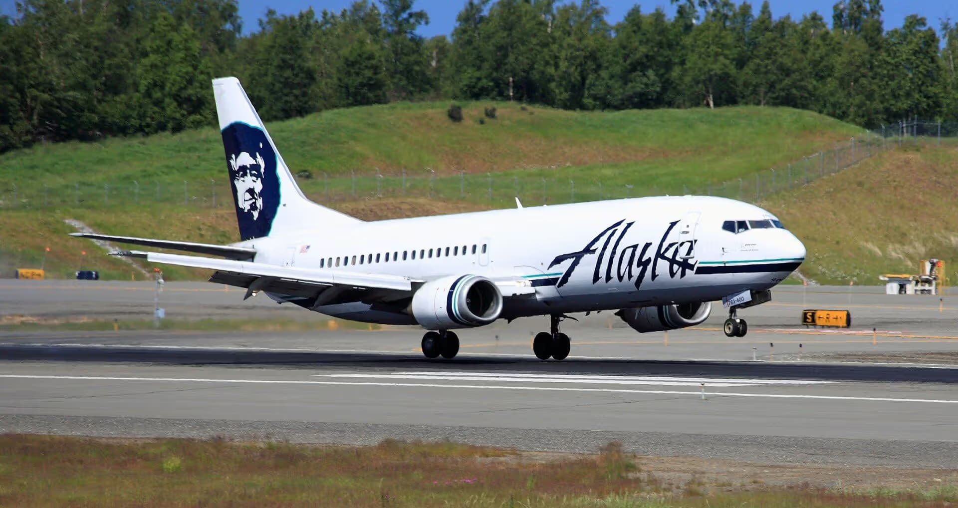 N763AS — Twin-engine aircraft