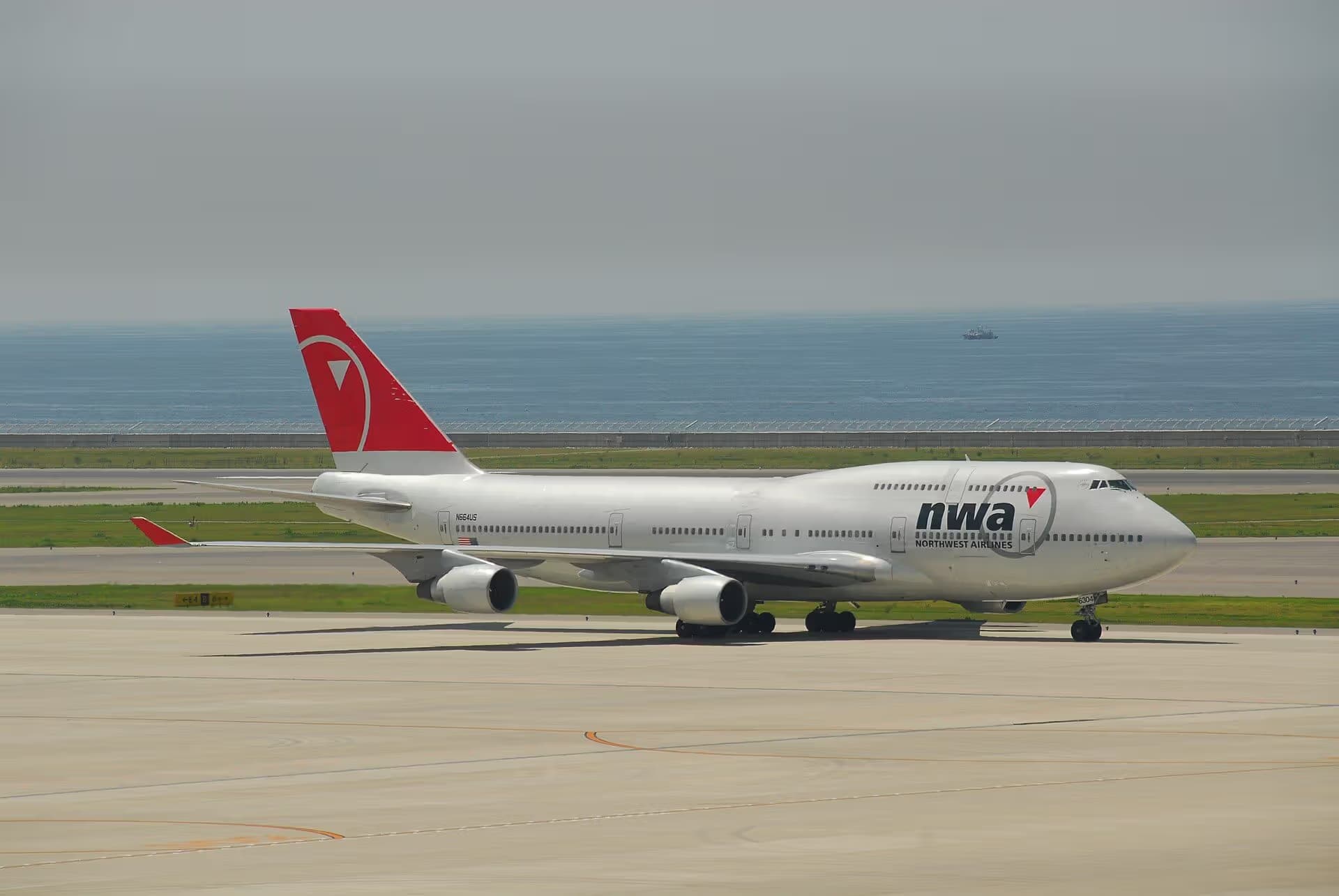 N664US — Aircraft