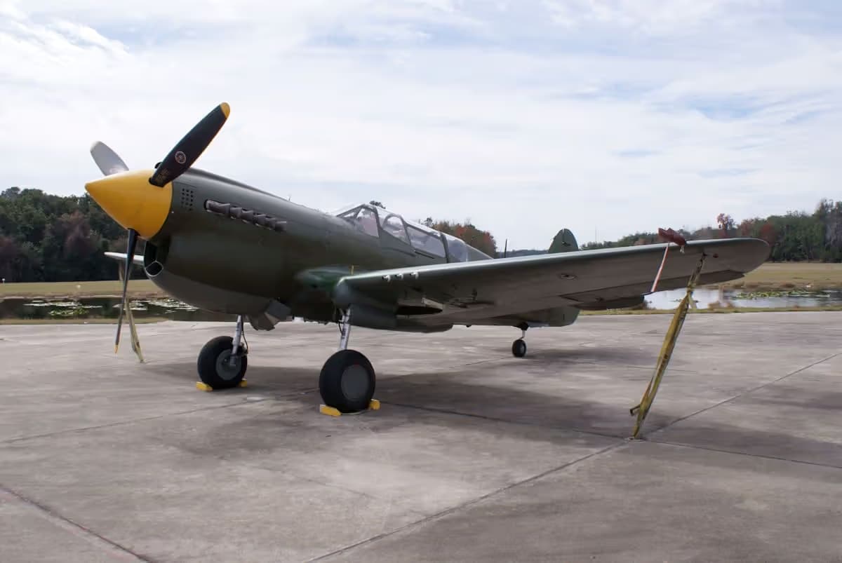 Unidentified — Single-engine aircraft