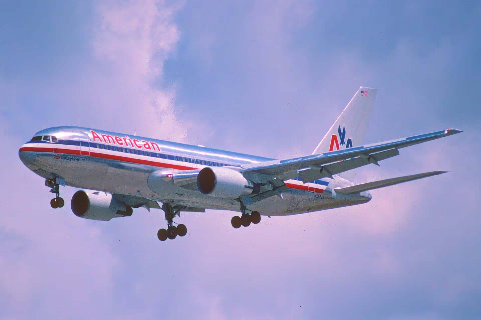 N322AA — Twin-engine aircraft