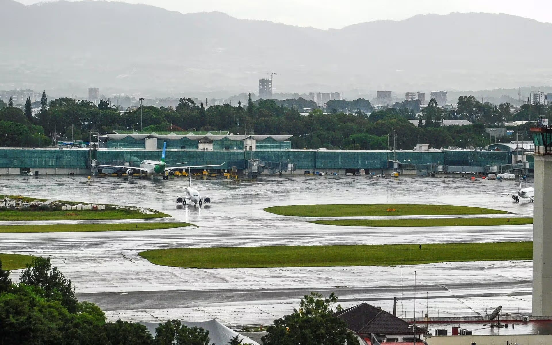 N318SF — Aircraft at La Aurora International Airport