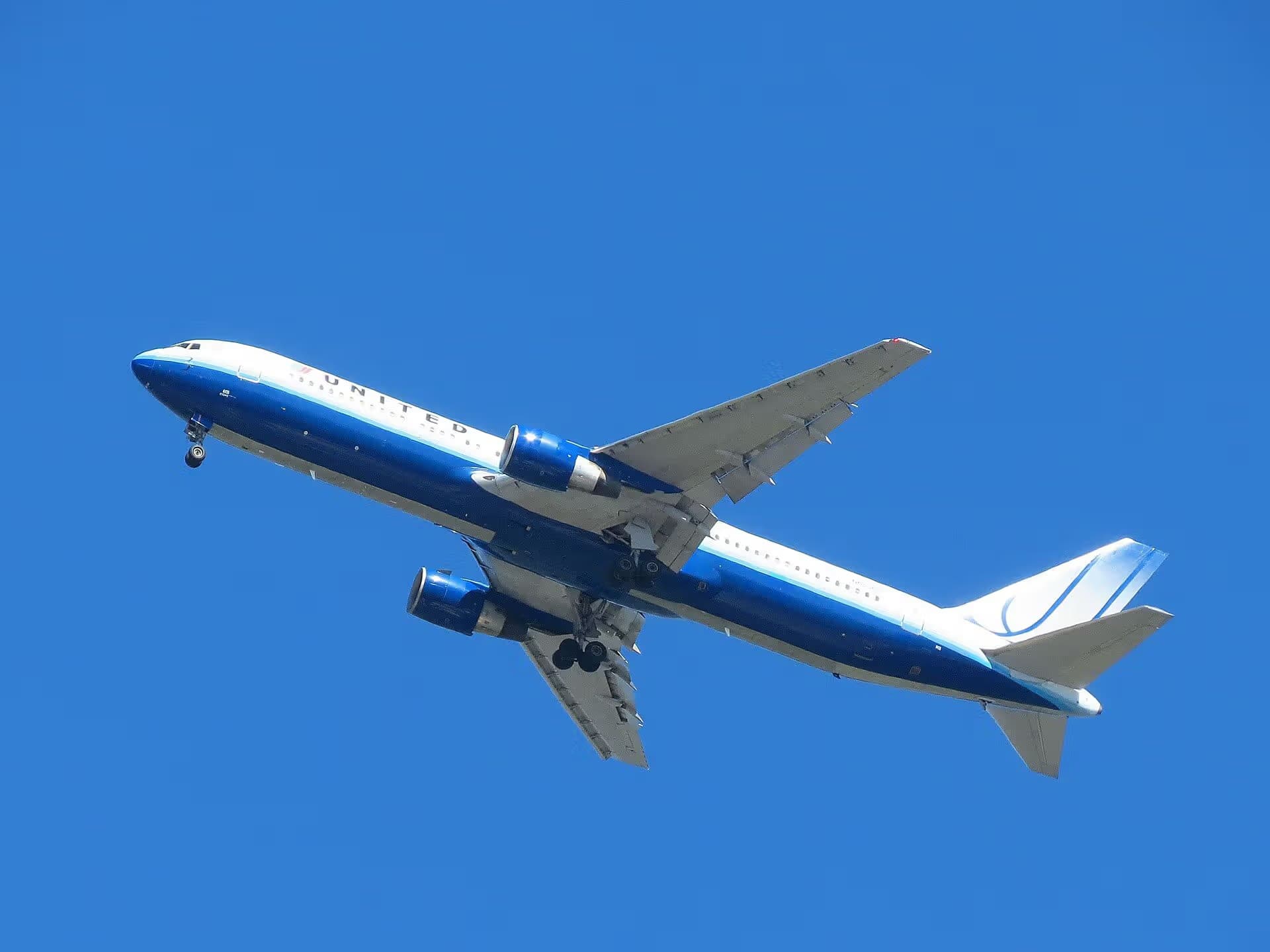 N655UA — Boeing