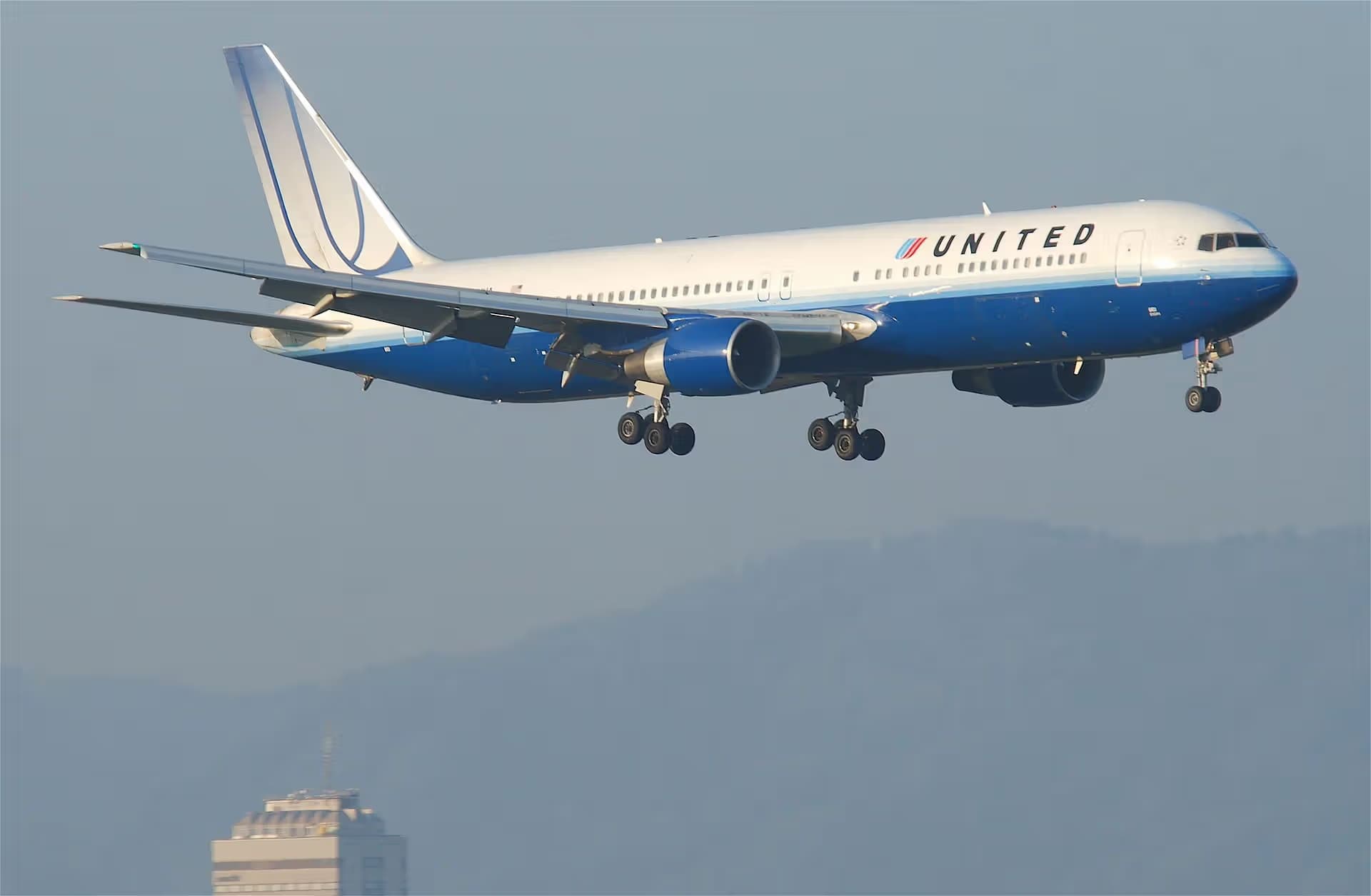 N651UA — Boeing