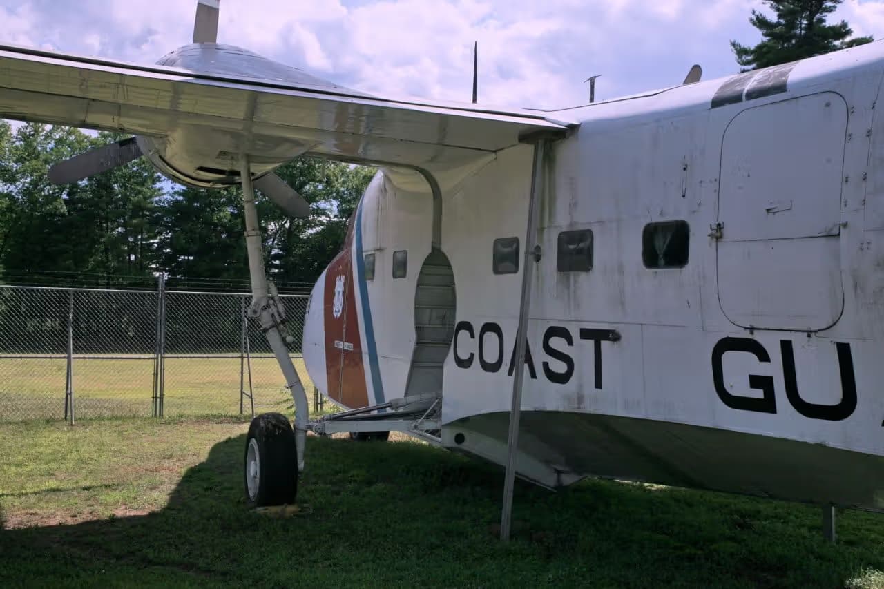 Unidentified — Twin-engine aircraft