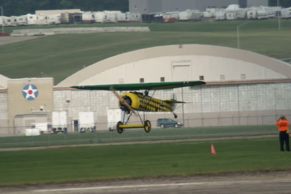 Unidentified — Single-engine aircraft