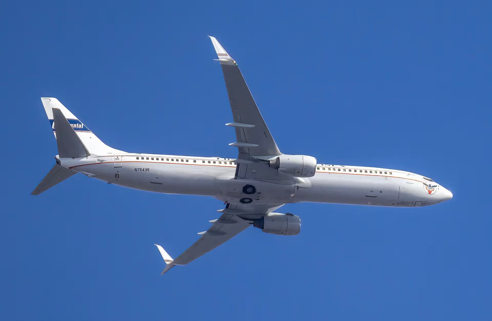 N75435 — Twin-engine aircraft