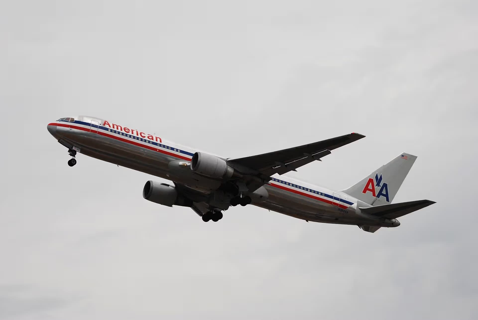 N362AA — Twin-engine aircraft
