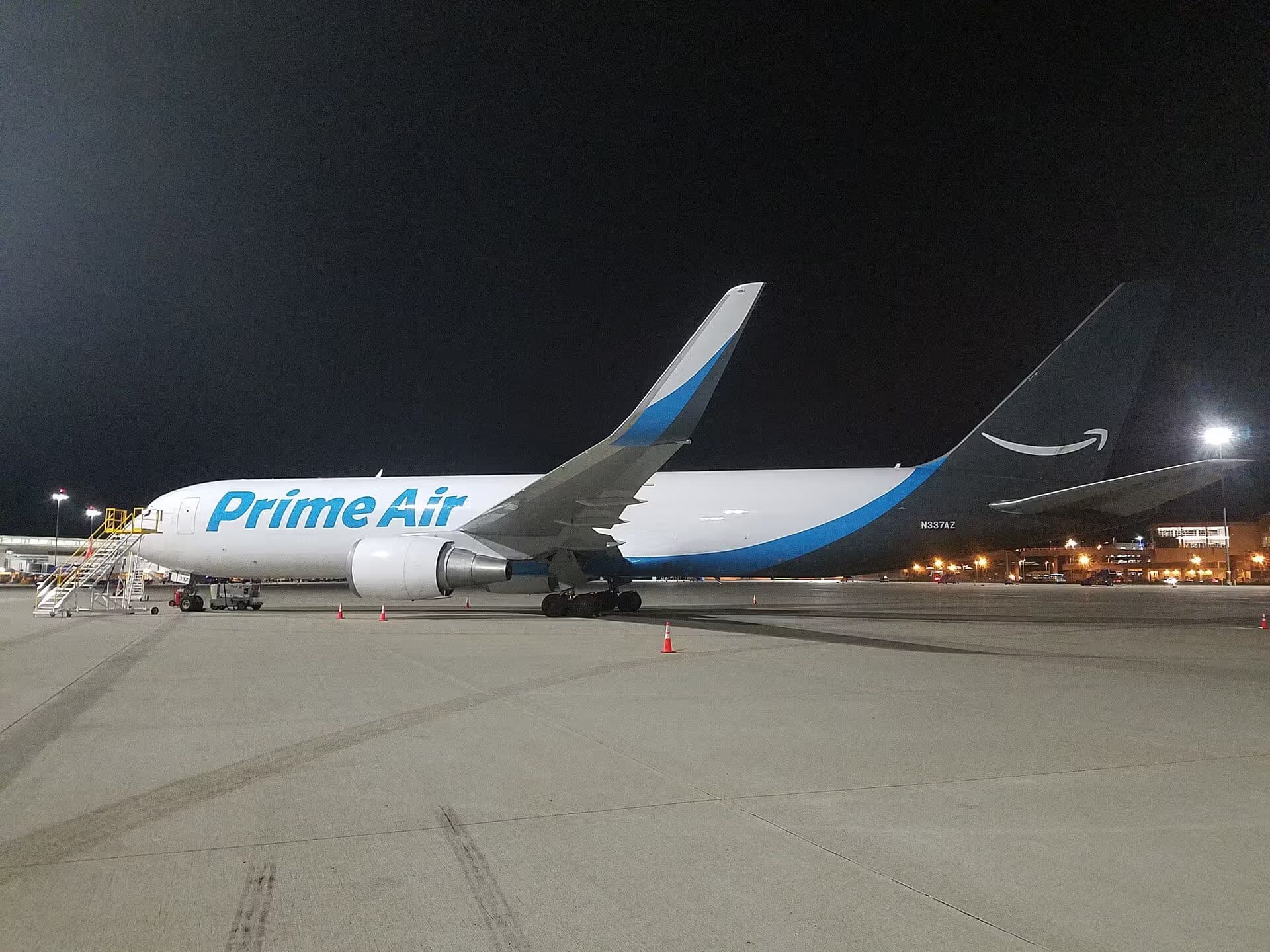 N337AZ — Twin-engine aircraft