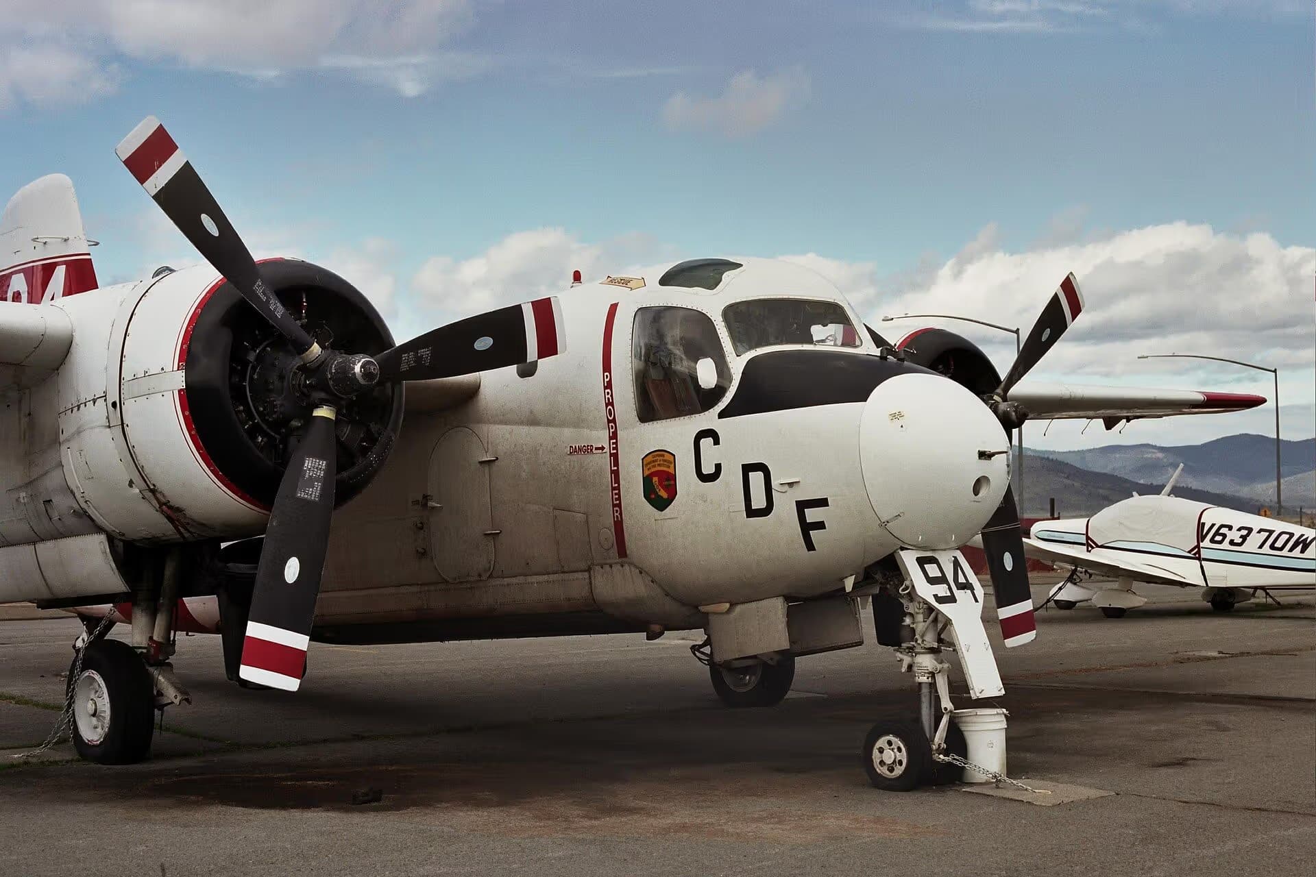 N404DF — Twin-engine aircraft