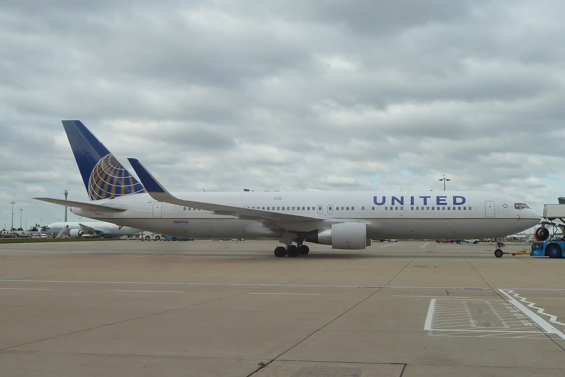 N669UA — Boeing