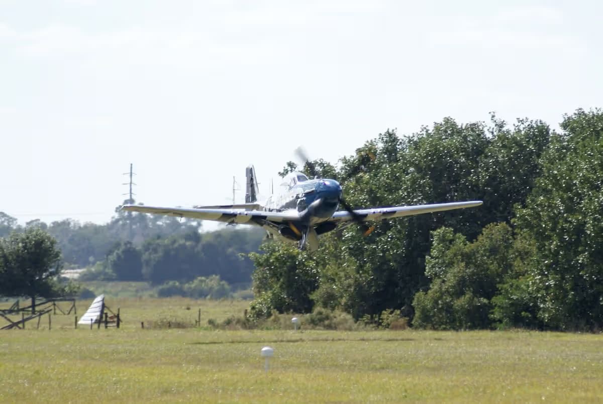 Unidentified — Single-engine aircraft