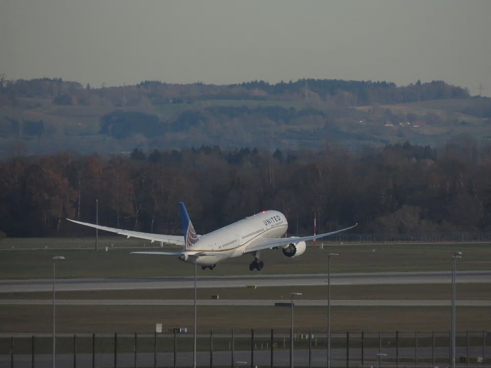 N26960 — Twin-engine aircraft at Munich Airport