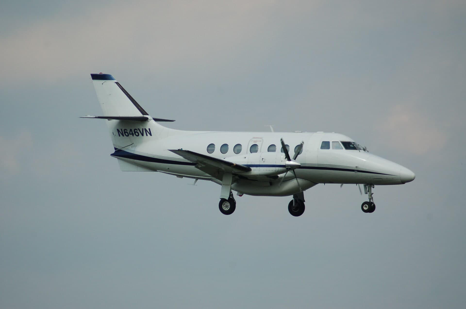 N646VN — Twin-engine aircraft