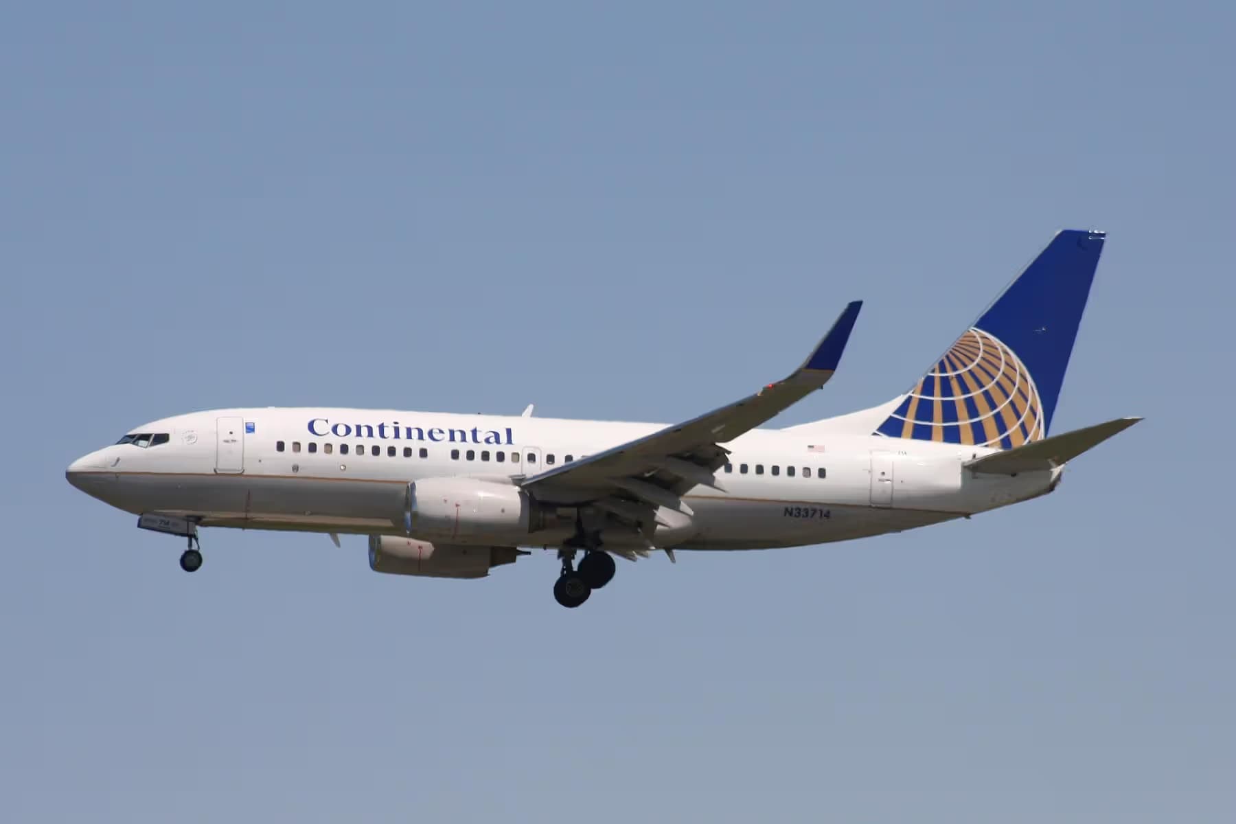 N33714 — Twin-engine aircraft