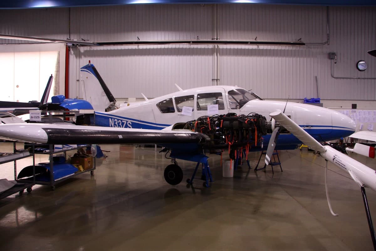 N33ZS — Twin-engine aircraft
