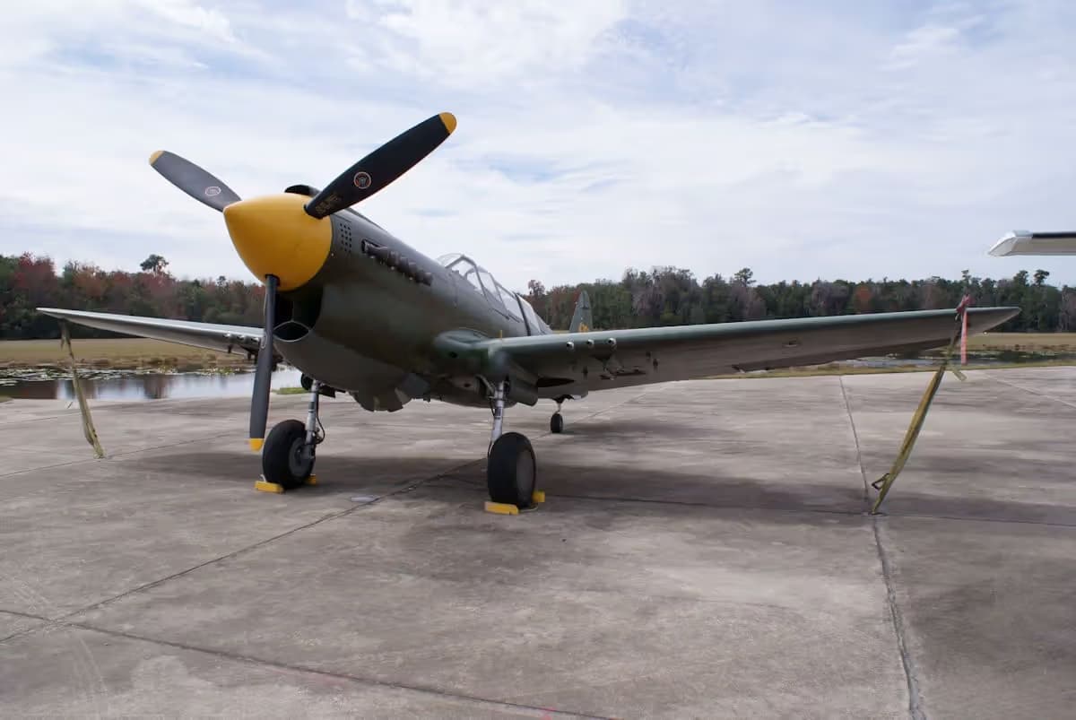 Unidentified — Single-engine aircraft