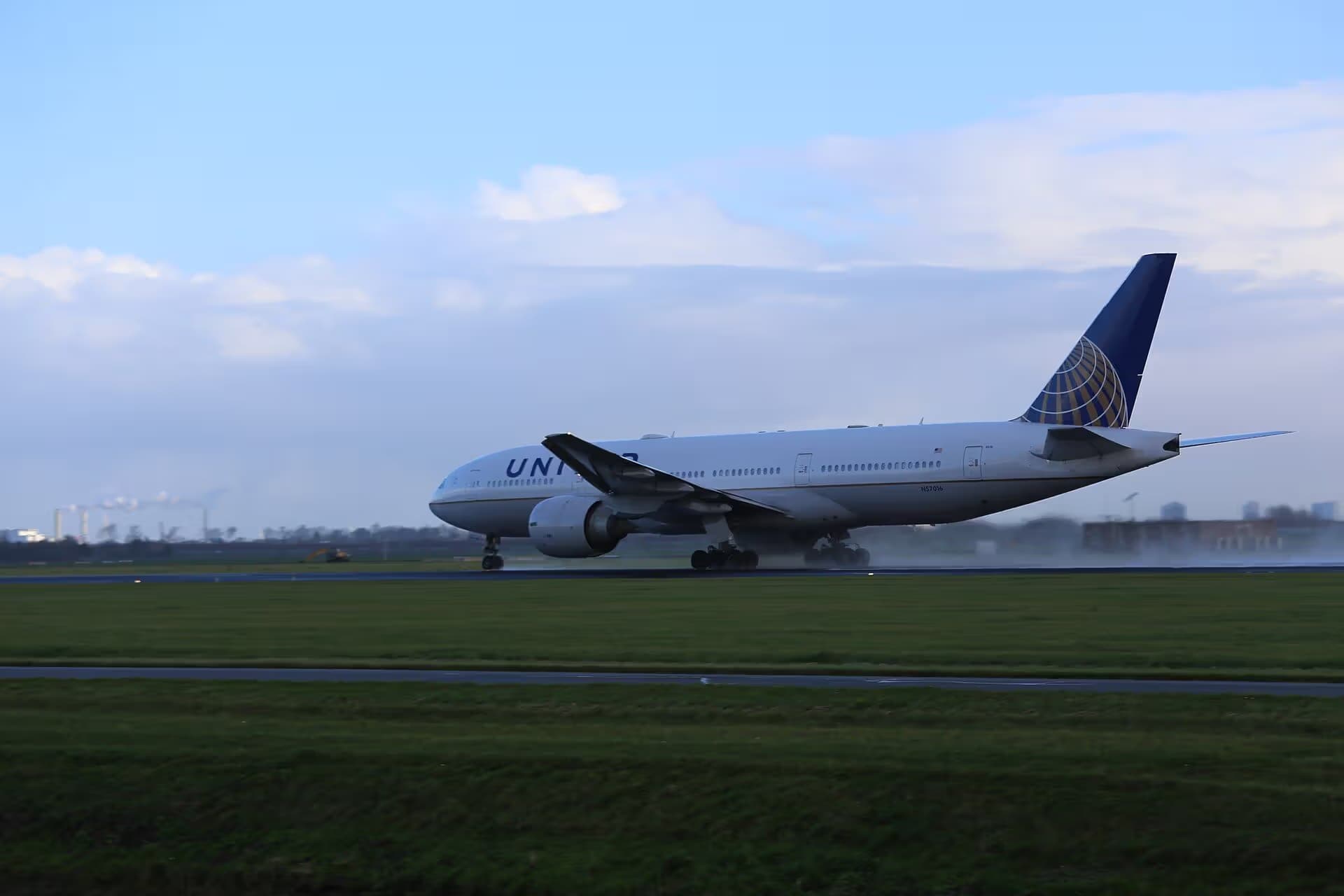 N57016 — Twin-engine aircraft