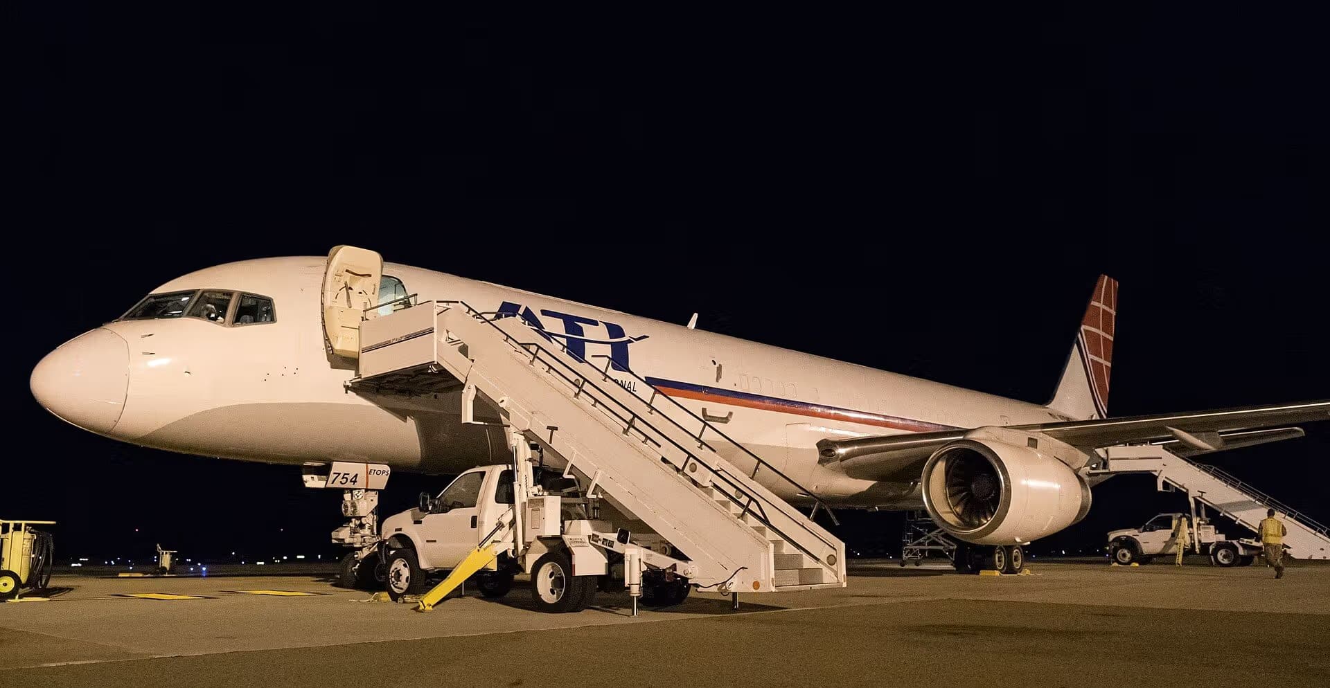 N754CX — Twin-engine aircraft