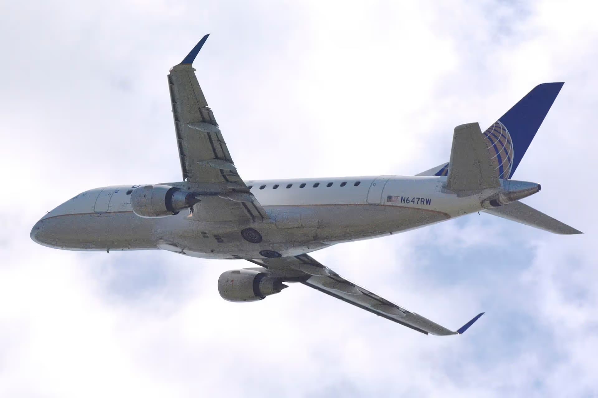 N647RW — Twin-engine aircraft