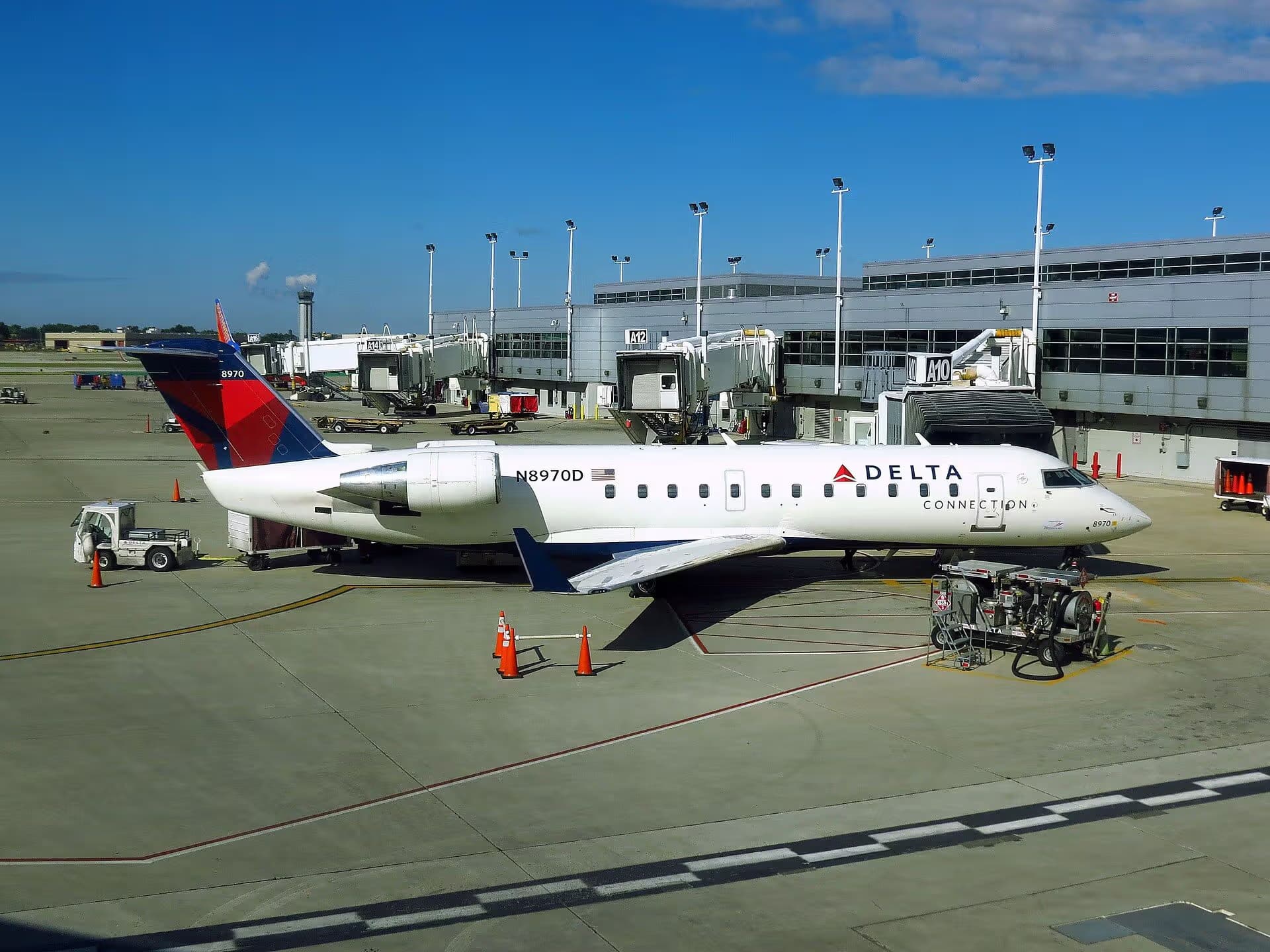 N8970D — Twin-engine aircraft