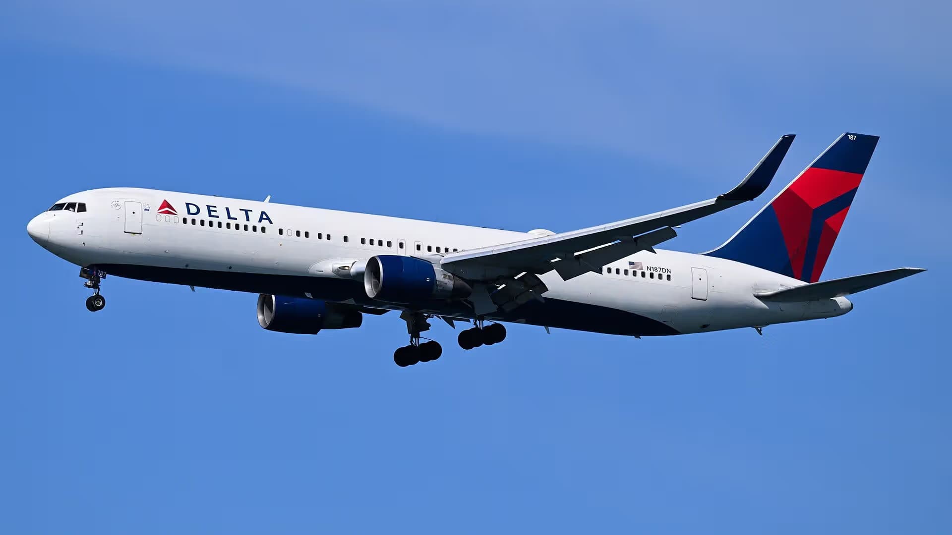 N187DN — Twin-engine aircraft