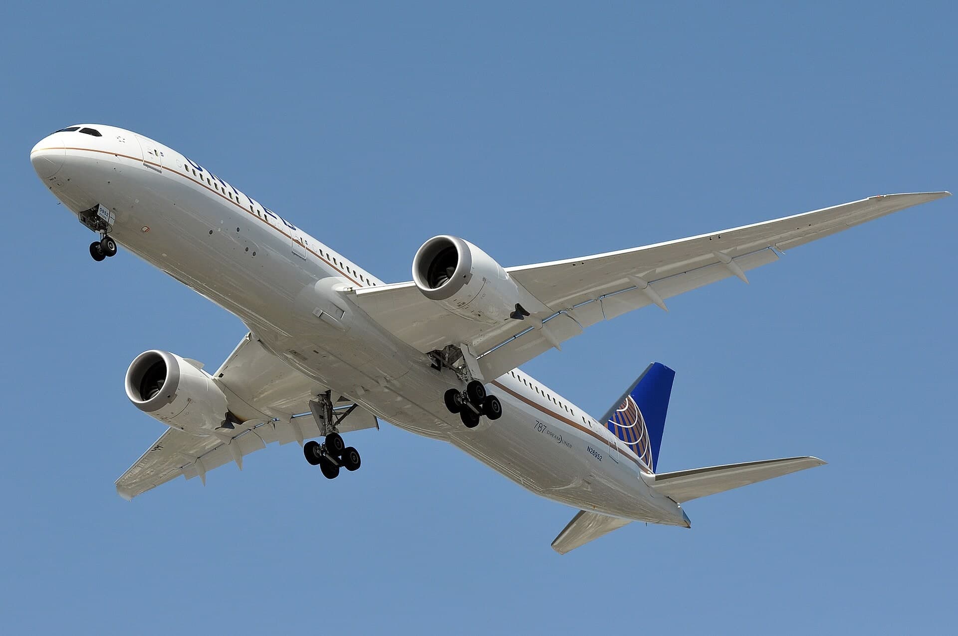 N26952 — Twin-engine aircraft