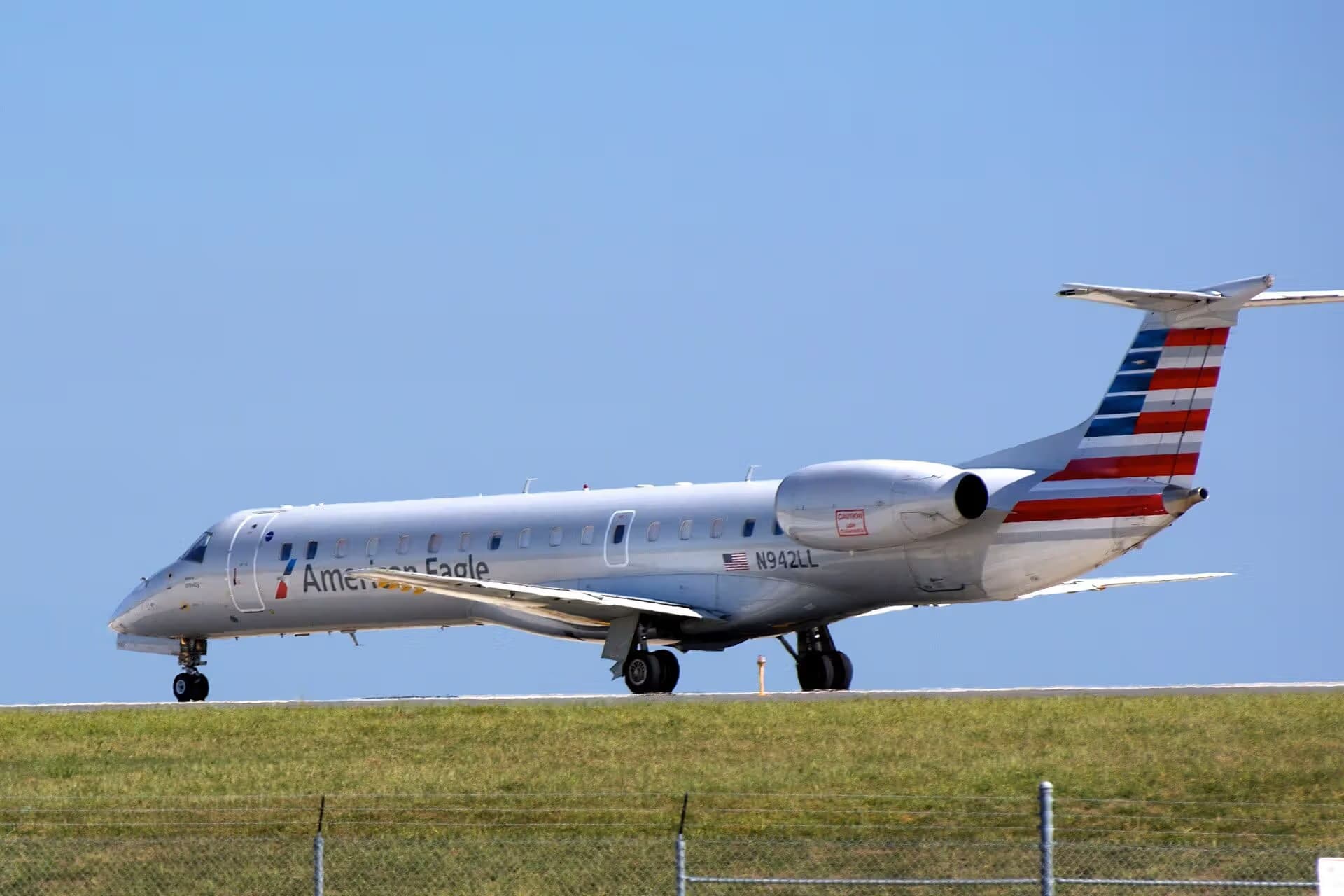 N942LL — Twin-engine aircraft