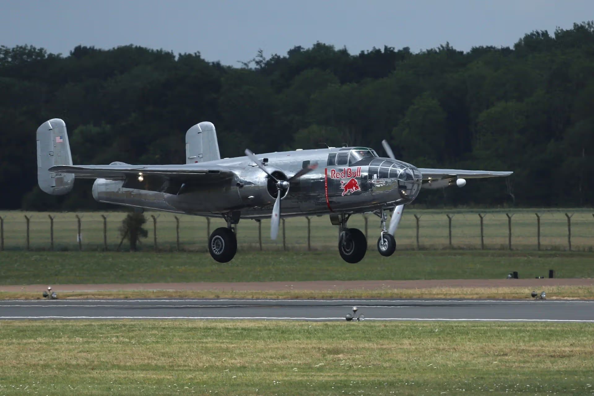 Unidentified — Twin-engine aircraft