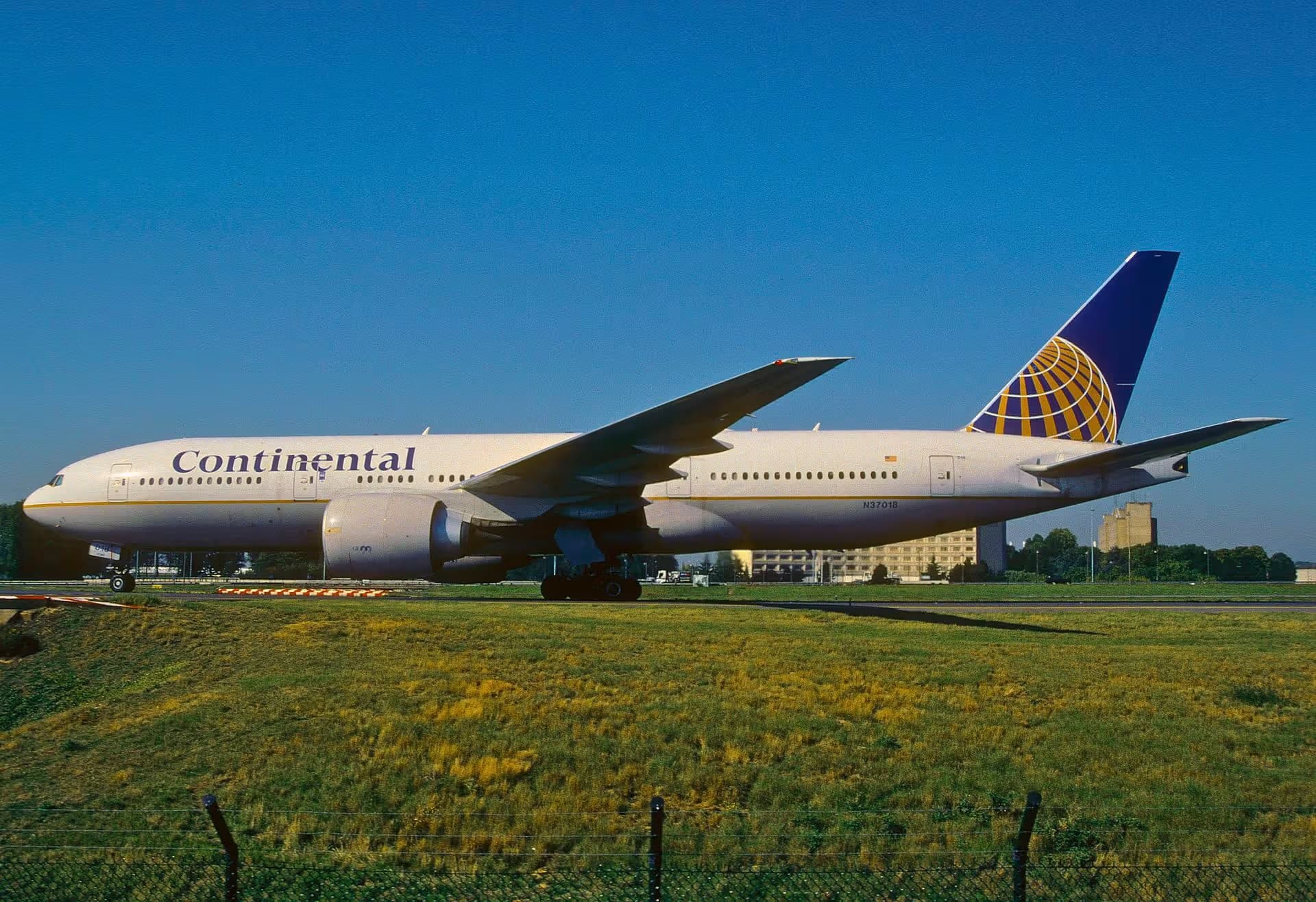 N37018 — Boeing