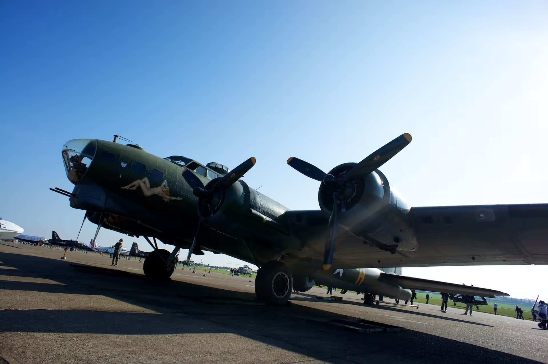 Unidentified — Twin-engine aircraft