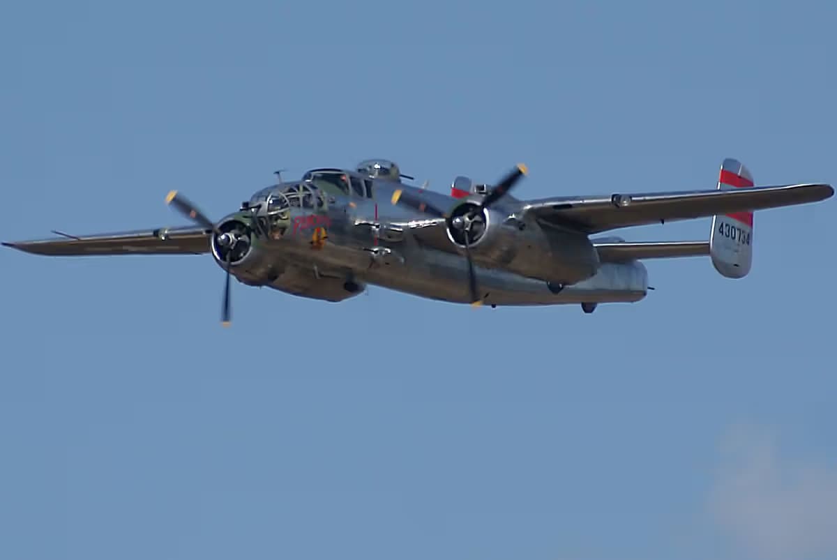 Unidentified — Twin-engine aircraft