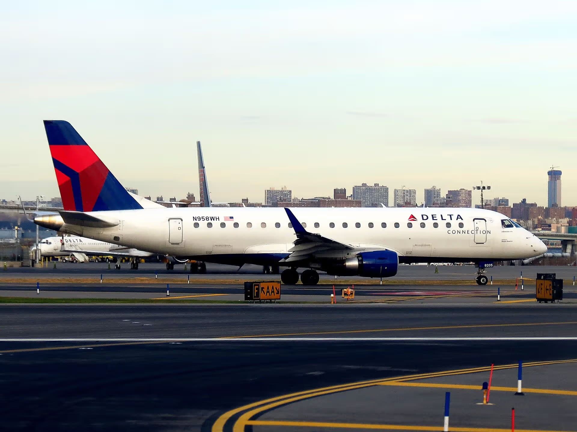 N958WH — Embraer