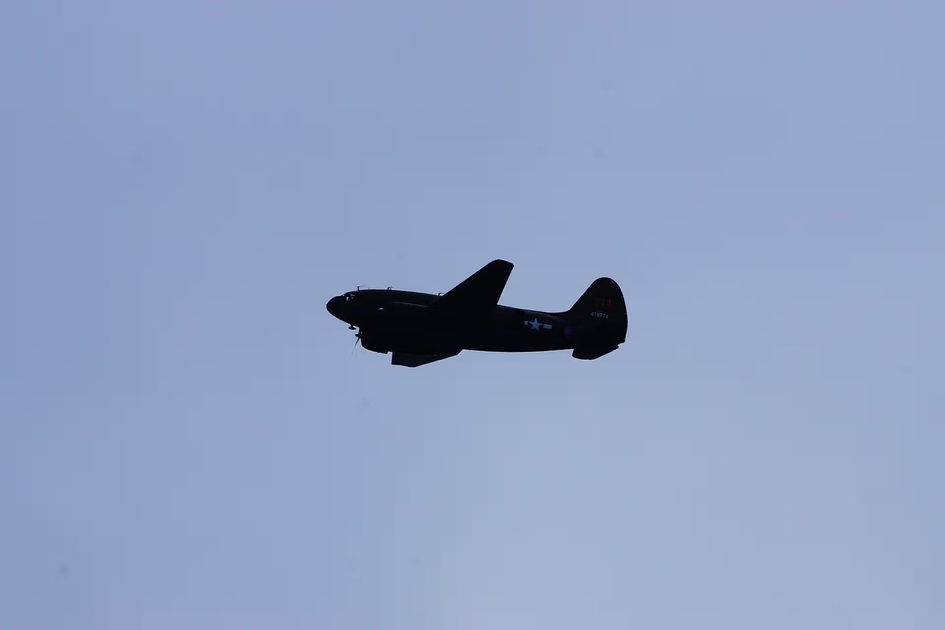 Unidentified — Twin-engine aircraft
