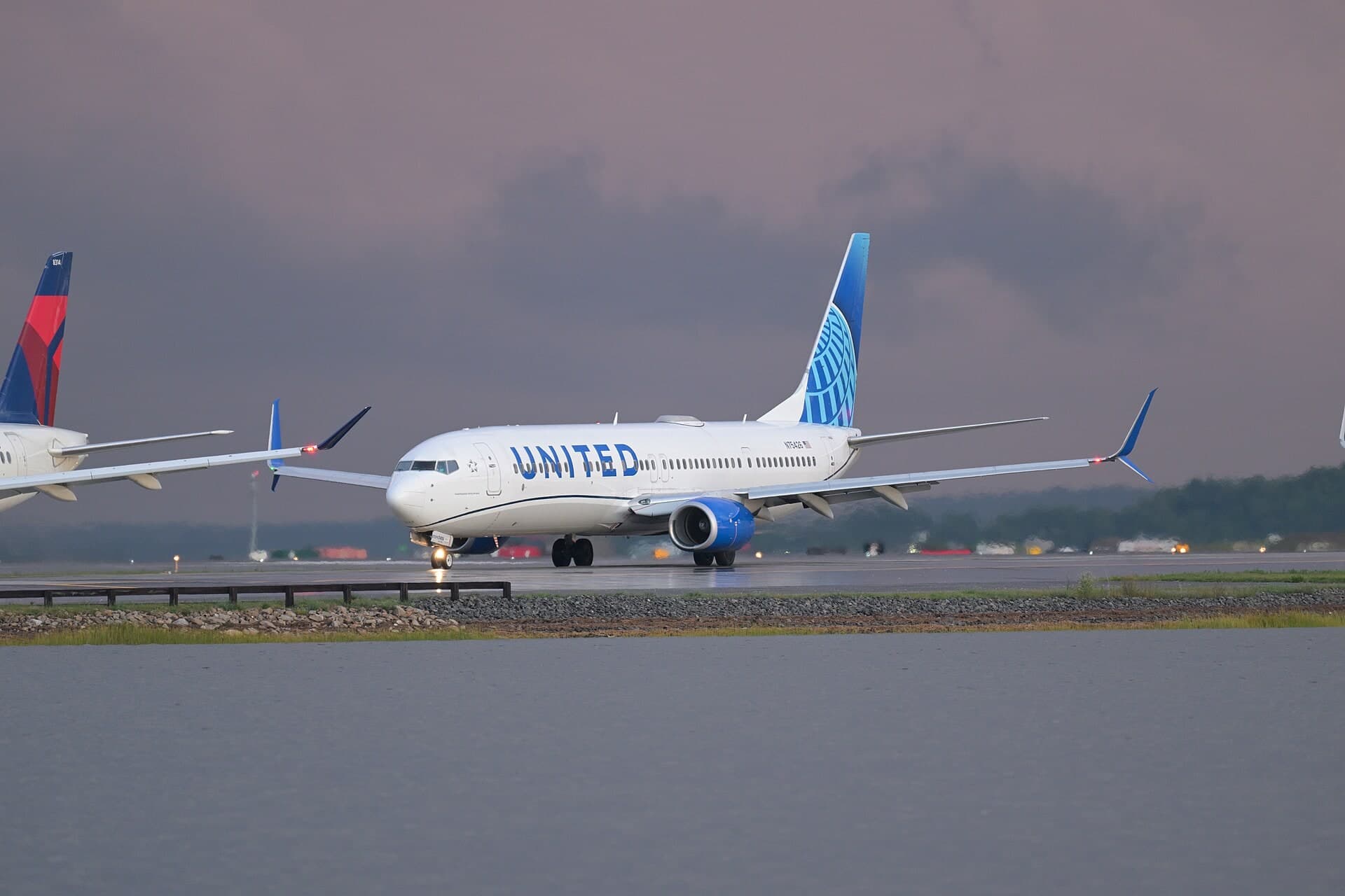 N75426 — Twin-engine aircraft