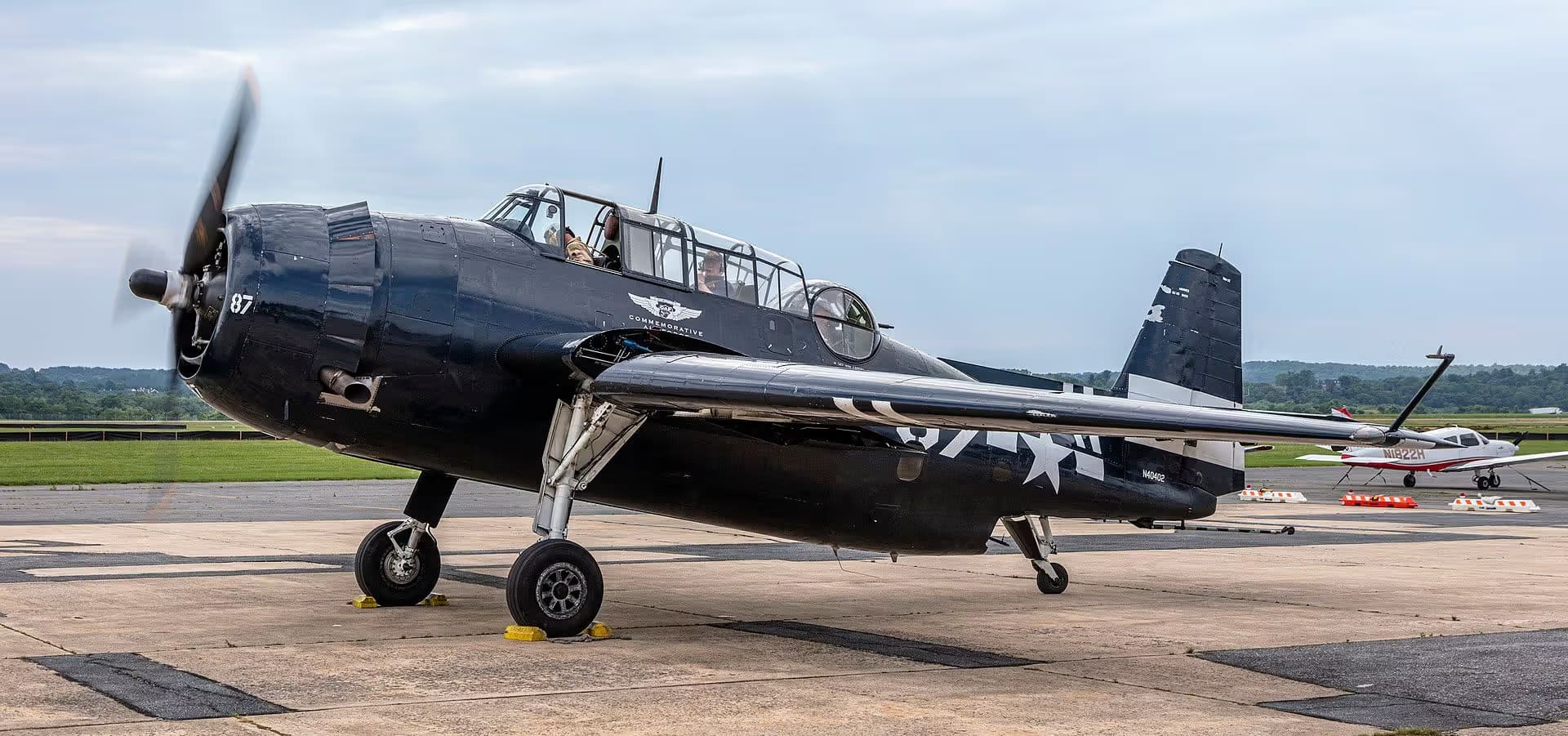 Unidentified — Single-engine aircraft