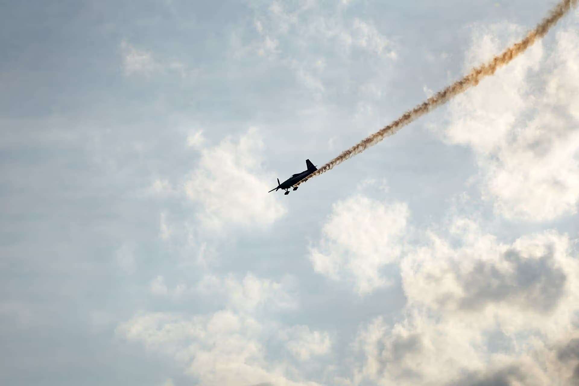 Unidentified — Single-engine aircraft