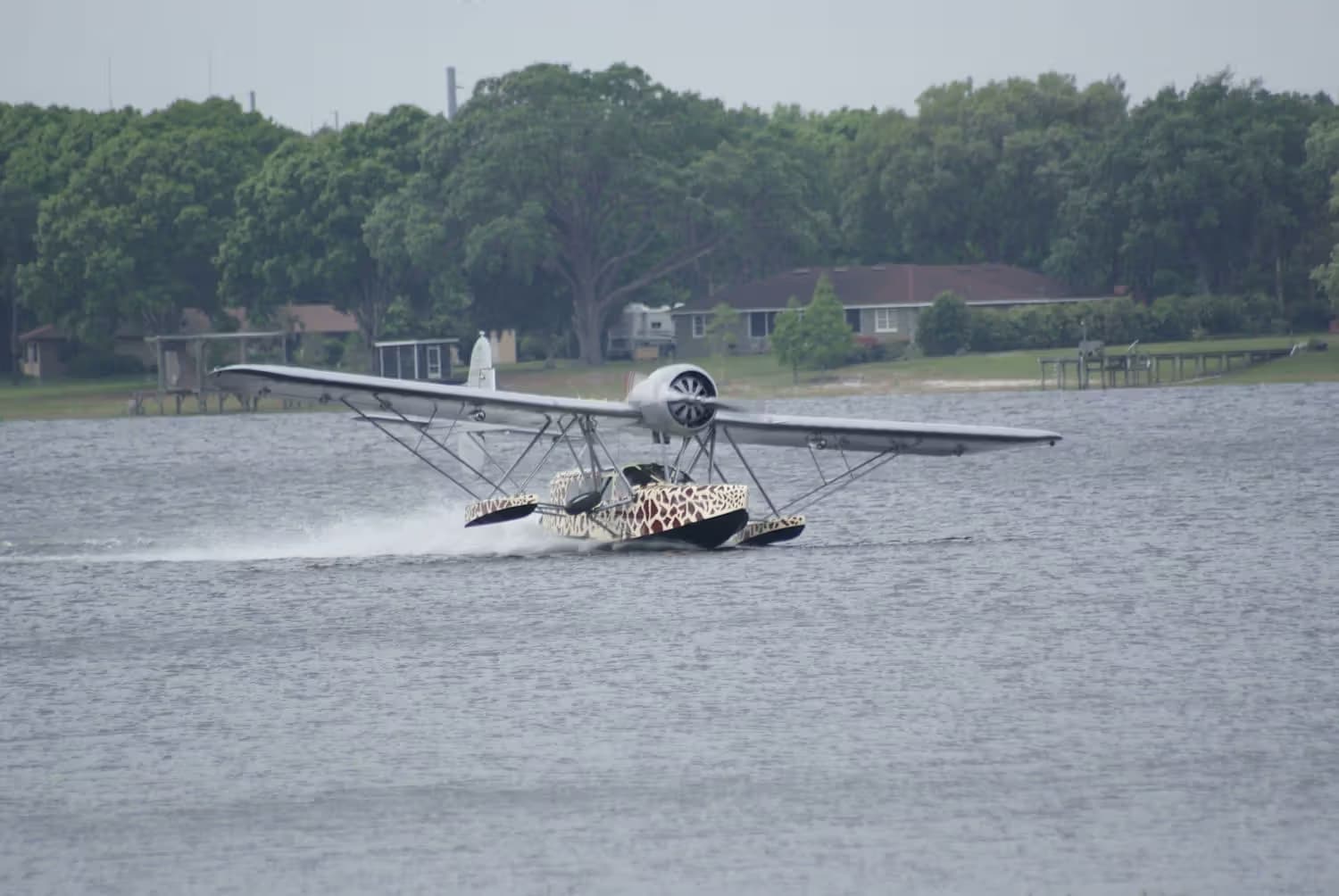 Unidentified — Single-engine aircraft