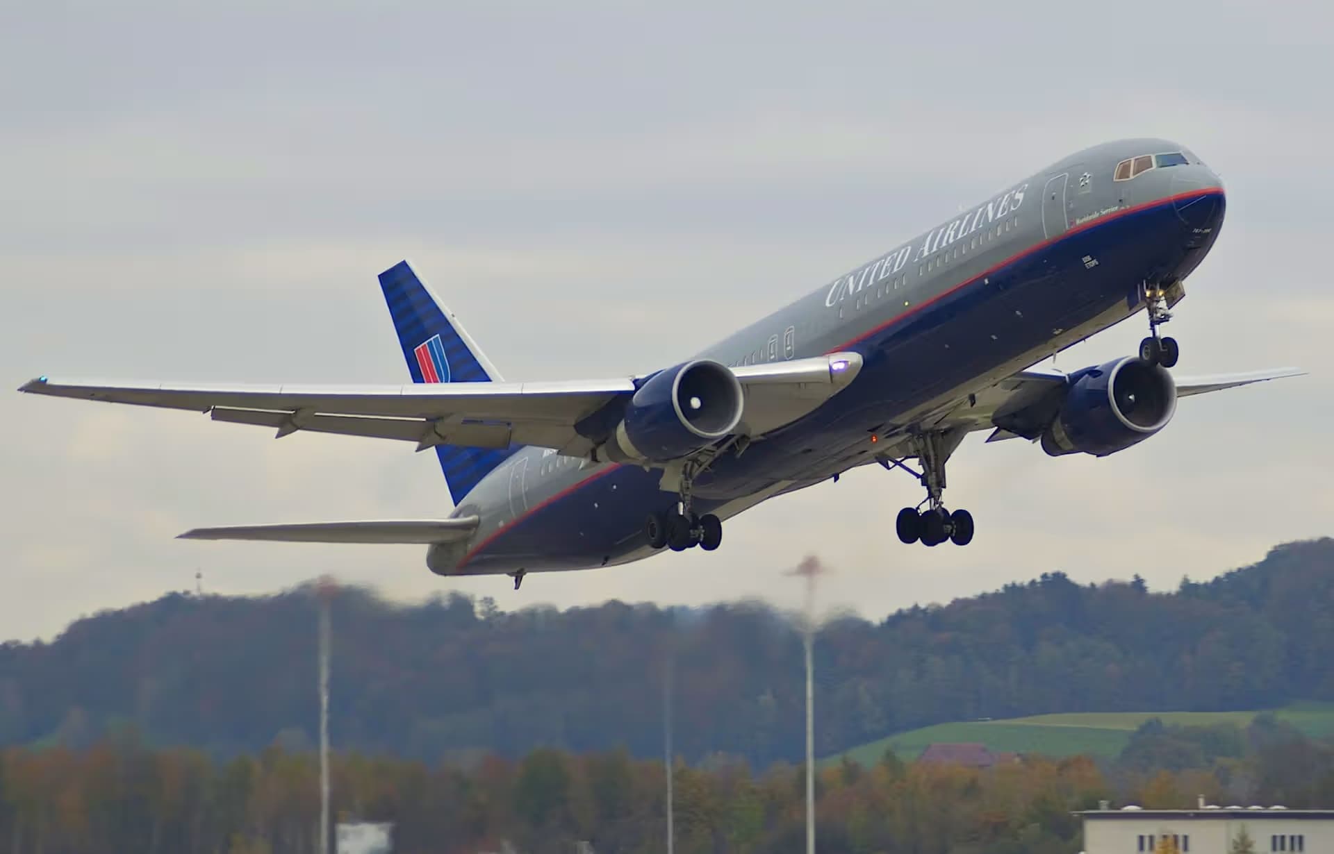 N656UA — Boeing